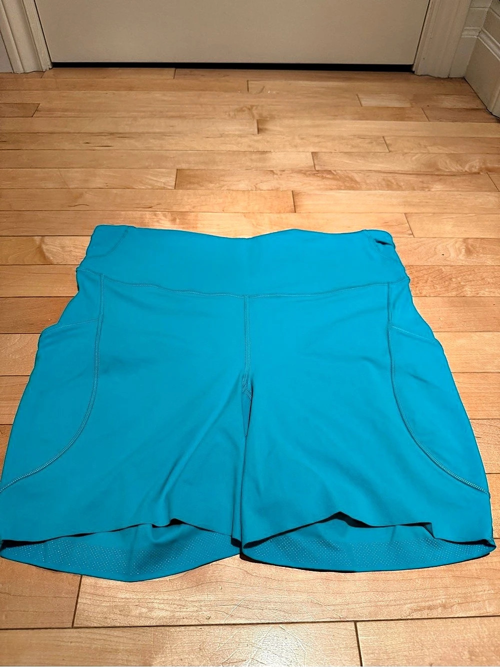 Lululemon Teal Running Shorts Side Pockets Size 12